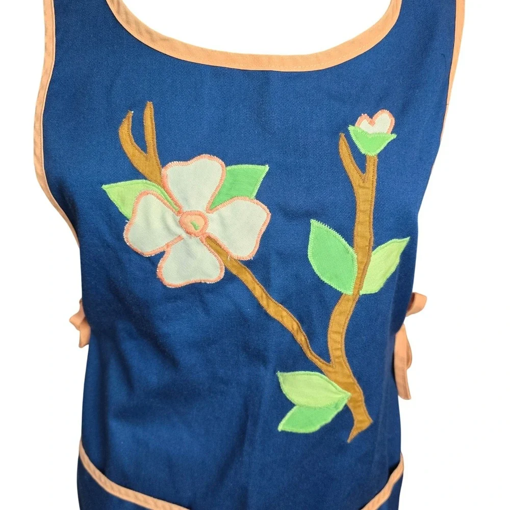 Retro‎ Mod Blue Cotton Tabard Apron Pink Trim Dogwood Blossom Applique Vintage M